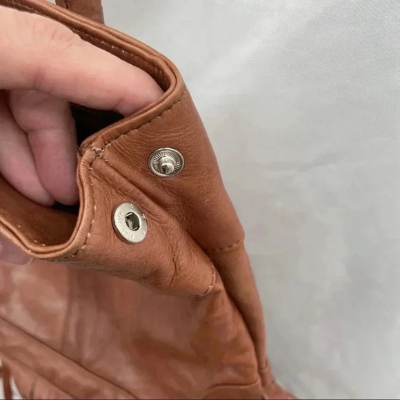 East West Tan Leather Boho Fringe Shoulder Bag Purse Snap Closure Vintage - Picture 6 of 16